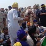 ਗੁਰਦਾਸਪੁਰ ‘ਚ ਪੁਲਿਸ-ਕਿਸਾਨਾਂ ਵਿਚਾਲੇ ਤਨਾਅ, ਕਬਜ਼ਾ ਲੈਣ ਲਈ ਭਾਰੀ ਫੋਰਸ ਤਾਇਨਾਤ ਗੁਰਦਾਸਪੁਰ ‘ਚ ਪੁਲਿਸ-ਕਿਸਾਨਾਂ ਵਿਚਾਲੇ ਤਨਾਅ, ਕਬਜ਼ਾ ਲੈਣ ਲਈ ਭਾਰੀ ਫੋਰਸ ਤਾਇਨਾਤ