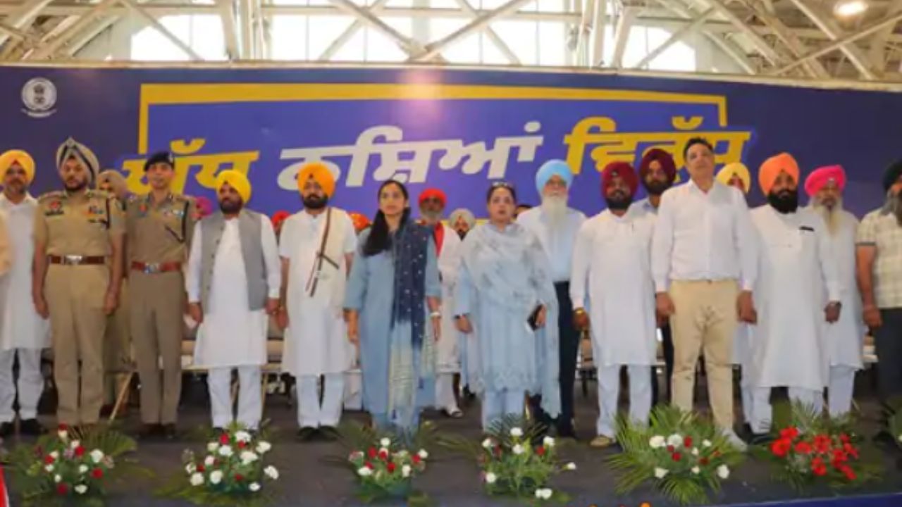 ਨਸ਼ਿਆਂ ਖਿਲਾਫ਼ ਚੱਲ ਰਹੀ ਮੁਹਿੰਮ ਤਹਿਤ 8000 FIR ਦਰਜ, ਅੰਮ੍ਰਿਤਸਰ ‘ਚ ਮੰਤਰੀ ਮੁੰਡੀਆਂ ਨੇ ਦਿੱਤੀ ਜਾਣਕਾਰੀ ਨਸ਼ਿਆਂ ਖਿਲਾਫ਼ ਚੱਲ ਰਹੀ ਮੁਹਿੰਮ ਤਹਿਤ 8000 FIR ਦਰਜ, ਅੰਮ੍ਰਿਤਸਰ ‘ਚ ਮੰਤਰੀ ਮੁੰਡੀਆਂ ਨੇ ਦਿੱਤੀ ਜਾਣਕਾਰੀ
