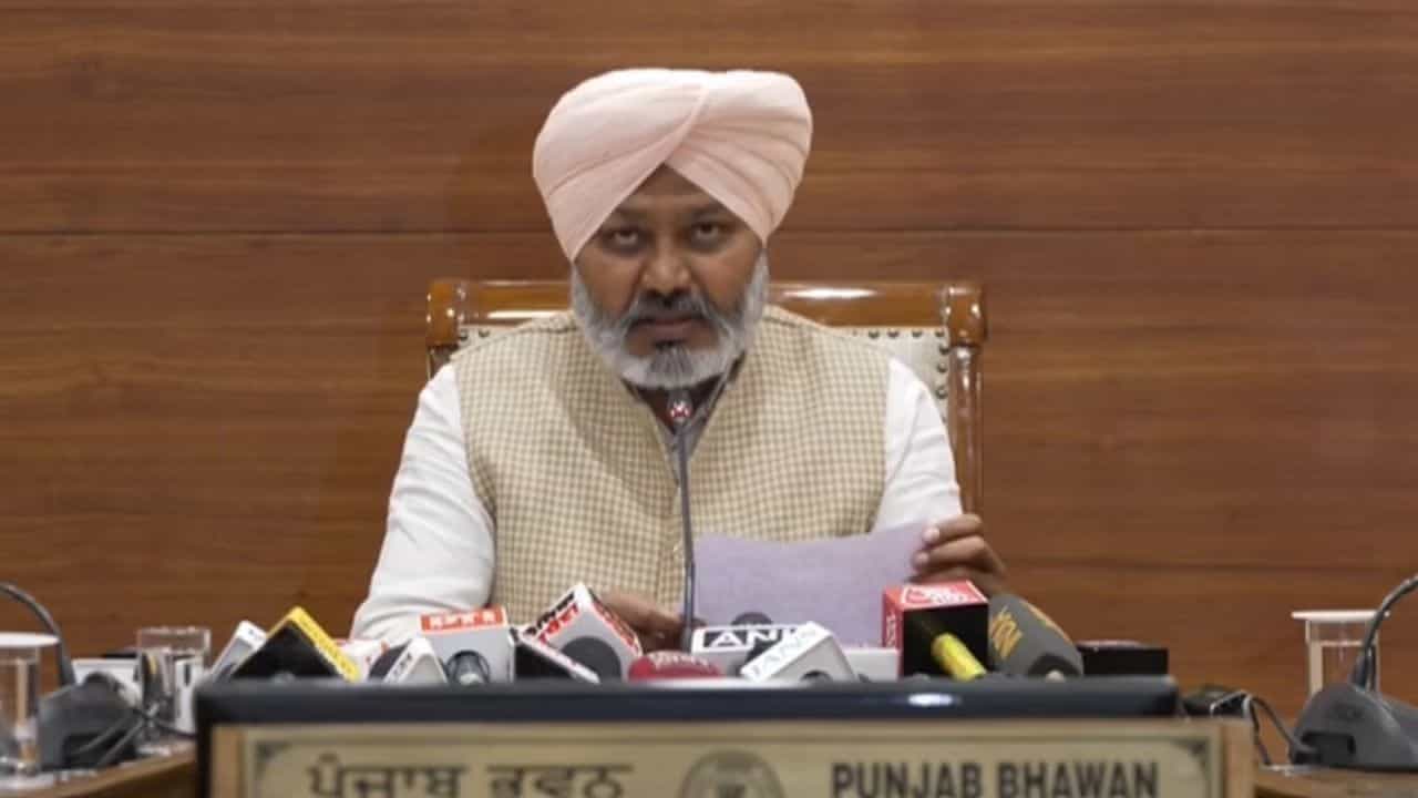 ਵਿੱਤ ਮੰਤਰੀ ਹਰਪਾਲ ਚੀਮਾ ਦਾ ਵੱਡਾ ਖੁਲਾਸਾ: ਨਸ਼ਾ ਕਰਦੇ ਫੜੇ ਨੌਜਵਾਨ ਦੇ ਕਾਂਗਰਸੀ ਆਗੂਆਂ ਨਾਲ ਸਬੰਧ, ਤਸਵੀਰਾਂ ਕੀਤੀਆਂ ਜਨਤਕ