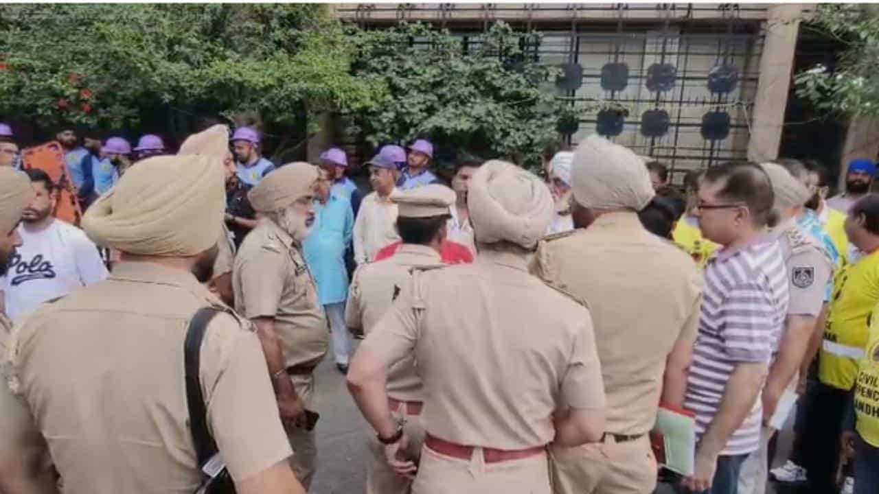 52 ਹਜ਼ਾਰ ਰੁਪਏ ਦੀ ਨਕਲੀ ਭਾਰਤੀ ਕਰੰਸੀ ਸਮੇਤ ਇੱਕ ਅਰੋਪੀ ਗ੍ਰਿਫਤਾਰ, ਬੋਲੈਰੋ ਕੈਂਪਰ ਗੱਡੀ ਵੀ ਬਰਾਮਦ 52 ਹਜ਼ਾਰ ਰੁਪਏ ਦੀ ਨਕਲੀ ਭਾਰਤੀ ਕਰੰਸੀ ਸਮੇਤ ਇੱਕ ਅਰੋਪੀ ਗ੍ਰਿਫਤਾਰ, ਬੋਲੈਰੋ ਕੈਂਪਰ ਗੱਡੀ ਵੀ ਬਰਾਮਦ