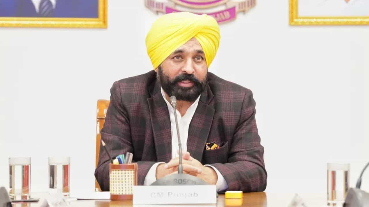 ਆਪ ਸਰਕਾਰ ਨੇ ਸੱਦੀ ਸਰਬ ਪਾਰਟੀ ਮੀਟਿੰਗ, ਸੋਮਵਾਰ ਨੂੰ ਬੁਲਾਇਆ ਵਿਧਾਨ ਸਭਾ ਸੈਸ਼ਨ ਆਪ ਸਰਕਾਰ ਨੇ ਸੱਦੀ ਸਰਬ ਪਾਰਟੀ ਮੀਟਿੰਗ, ਸੋਮਵਾਰ ਨੂੰ ਬੁਲਾਇਆ ਵਿਧਾਨ ਸਭਾ ਸੈਸ਼ਨ