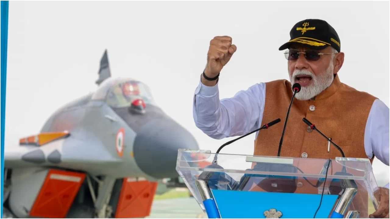 PM Modi: ਪ੍ਰਮਾਣੂ ਹਮਲੇ ਦੇ ਬਲੈਕਮੇਲ ਤੋਂ ਨਹੀਂ ਡਰਦੇ ਸਾਡੇ ਜਵਾਨ, ਆਦਮਪੁਰ ਚ ਬੋਲੇ PM ਮੋਦੀ