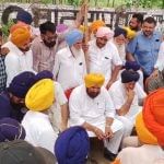 ਪਠਾਨਕੋਟ ‘ਚ ਮਹਾਰਾਜਾ ਰਣਜੀਤ ਸਿੰਘ ਦੇ ਸਟੈਚੁ ਲਗਾਉਣ ਤੋਂ ਪ੍ਰਸ਼ਾਸਨ ਨੇ ਕੋਰਿਆ, ਲੋਕਾਂ ‘ਚ ਰੋਸ ਪਠਾਨਕੋਟ ‘ਚ ਮਹਾਰਾਜਾ ਰਣਜੀਤ ਸਿੰਘ ਦੇ ਸਟੈਚੁ ਲਗਾਉਣ ਤੋਂ ਪ੍ਰਸ਼ਾਸਨ ਨੇ ਕੋਰਿਆ, ਲੋਕਾਂ ‘ਚ ਰੋਸ