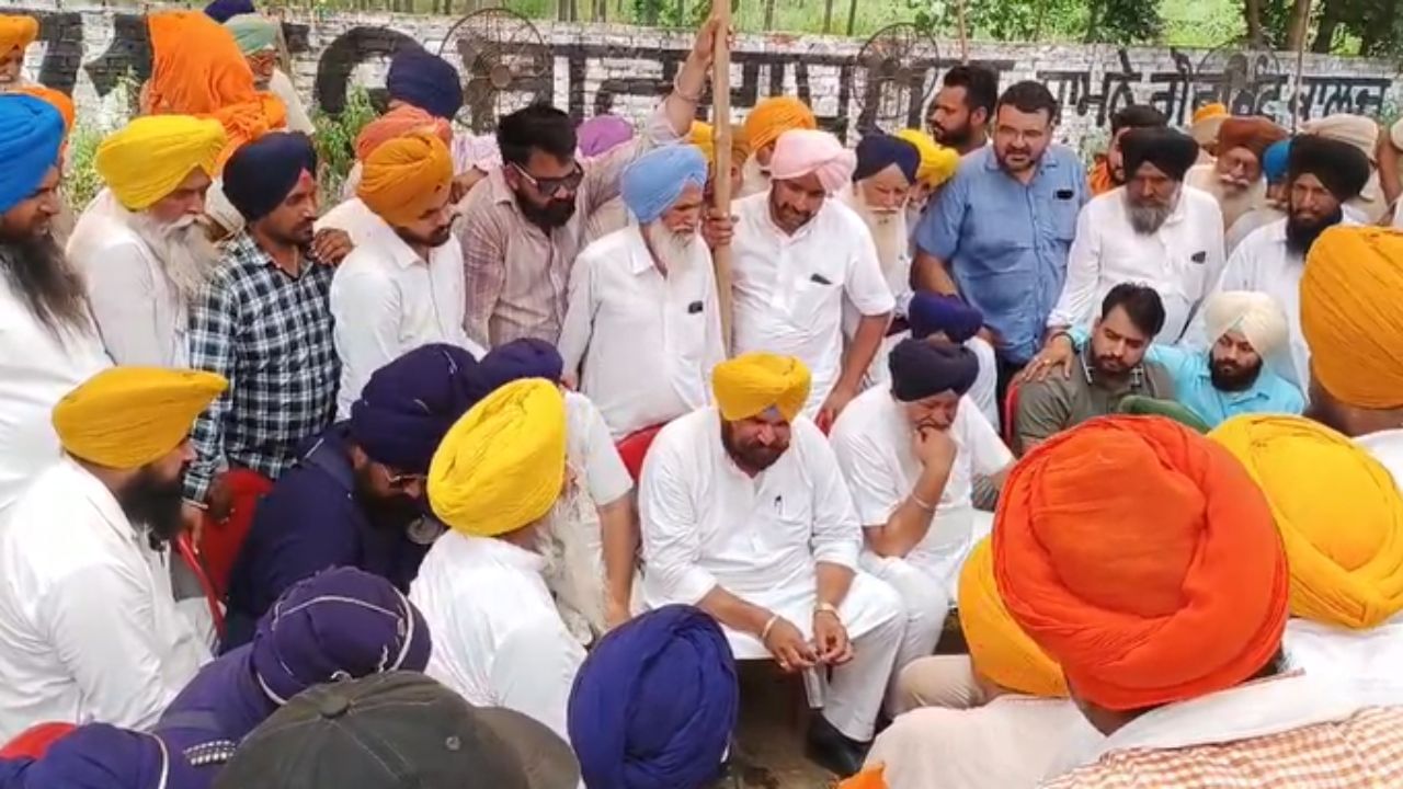 ਪਠਾਨਕੋਟ ‘ਚ ਮਹਾਰਾਜਾ ਰਣਜੀਤ ਸਿੰਘ ਦੇ ਸਟੈਚੁ ਲਗਾਉਣ ਤੋਂ ਪ੍ਰਸ਼ਾਸਨ ਨੇ ਕੋਰਿਆ, ਲੋਕਾਂ ‘ਚ ਰੋਸ