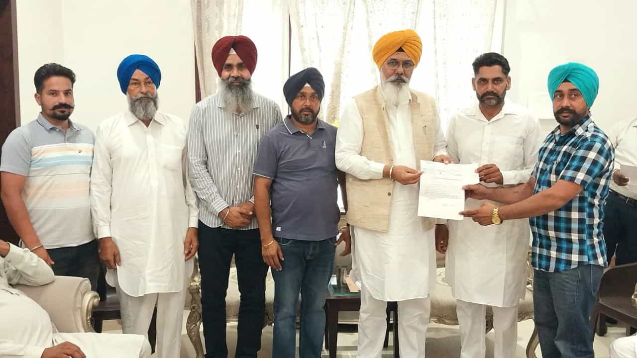ਪੰਜਾਬ ਸਰਕਾਰ ਨੇ ਨਿਭਾਇਆ ਆਪਣਾ ਵਾਅਦਾ, ਸਰਬਸੰਮਤੀ ਨਾਲ ਬਣੀਆਂ ਪੰਚਾਇਤਾਂ ਨੂੰ ਦਿੱਤੇ 5-5 ਲੱਖ ਰੁਪਏ ਪੰਜਾਬ ਸਰਕਾਰ ਨੇ ਨਿਭਾਇਆ ਆਪਣਾ ਵਾਅਦਾ, ਸਰਬਸੰਮਤੀ ਨਾਲ ਬਣੀਆਂ ਪੰਚਾਇਤਾਂ ਨੂੰ ਦਿੱਤੇ 5-5 ਲੱਖ ਰੁਪਏ