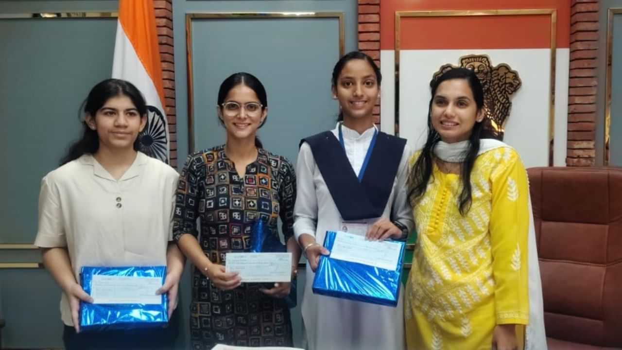 ਪੰਜਾਬ ਦੇ ਜ਼ਿਲ੍ਹਾ ਟਾਪਰ DC-SSP ਨਾਲ ਇੱਕ ਦਿਨ, ਭਾਰਤੀ ਸੇਵਾਵਾਂ ਵੱਲੋਂ ਪ੍ਰੇਰਿਤ ਕਰਨ ਦੀ ਮੁਹਿੰਮ