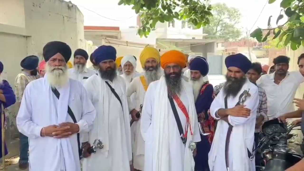 ਤਰਨਤਾਰਨ ਦੇ ਪਿੰਡ ਛੋਟਾ ਝਬਾਲ ਵਿੱਚ ਬੇਅਦਬੀ: ਫਿਰਨੀ ਨੇੜੇ ਮਿਲੇ ਗੁਟਕਾ ਸਾਹਿਬ ਦੇ ਅੰਗ, ਪਿੰਡ ਵਾਸੀਆਂ ਵਿੱਚ ਰੋਸ