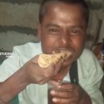 Viral: ਸ਼ਰਾਬ ਵਿੱਚ ਡੁਬੋ ਕੇ ਰੋਟੀ ਖਾਂਦਾ ਨਜ਼ਰ ਆਇਆ ਸ਼ਖਸ, ਵੀਡੀਓ ਦੇਖ ਦੰਗ ਰਹਿ ਗਏ ਲੋਕ Viral: ਸ਼ਰਾਬ ਵਿੱਚ ਡੁਬੋ ਕੇ ਰੋਟੀ ਖਾਂਦਾ ਨਜ਼ਰ ਆਇਆ ਸ਼ਖਸ, ਵੀਡੀਓ ਦੇਖ ਦੰਗ ਰਹਿ ਗਏ ਲੋਕ