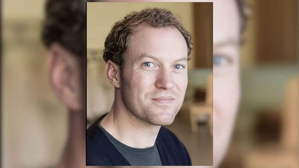 stephen swift (singing lannister singer): ਆਇਰਿਸ਼ ਅਦਾਕਾਰ ਸਟੀਫਨ ਸਵਿਫਟ ਨੇ ਸੀਰੀਜ਼ ਵਿੱਚ ਇੱਕ ਬਹਾਦਰ ਅਤੇ ਵਫ਼ਾਦਾਰ ਲੈਨਿਸਟਰ ਸਿਪਾਹੀ ਦੀ ਭੂਮਿਕਾ ਨਿਭਾਈ। ਸਟੀਫਨ ਨੂੰ ਪ੍ਰਸ਼ੰਸਕਾਂ ਦੁਆਰਾ ਗਾਣੇ ਵਾਂਗ ਹੀ ਸੋਲਜਰ ਵਜੋਂ ਜਾਣਿਆ ਜਾਂਦਾ ਹੈ। ਸਟੀਫਨ ਦੀ ਮੌਤ 2018 ਵਿੱਚ ਕੈਂਸਰ ਨਾਲ ਹੋਈ ਸੀ।