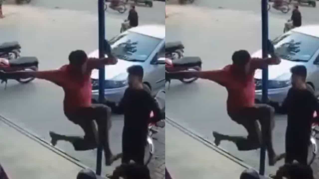 Viral: ਬਾਈਕ ਨੂੰ ਲਾਂਚਿੰਗ ਪੈਡ ਬਣਾ ਕੇ, ਹਵਾ ਵਿੱਚ ਇੰਝ ਉੱਡਿਆ ਸ਼ਖਸ, ਦੇਖ Public ਬੋਲੀ - ਮਜ਼ੇਦਾਰ ਹੈ