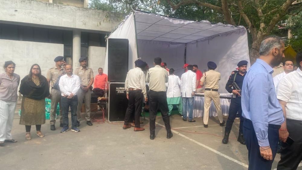 ਹਮਲੇ ਦੌਰਾਨ ਨਾਗਰਿਕਾਂ ਨੂੰ ਬਚਣ ਦੀ ਟ੍ਰੇਨਿੰਗ ਦਿੱਤੀ ਜਾਵੇਗੀ।ਇਸ ਡ੍ਰਿਲ ਦੌਰਾਨ ਕੀਤੇ ਜਾਣ ਵਾਲੇ ਉਪਾਵਾਂ ਵਿੱਚ ਹਵਾਈ ਹਮਲੇ ਦੀ ਚੇਤਾਵਨੀ ਦੇਣ ਵਾਲੇ ਸਾਇਰਨ ਦਾ ਸੰਚਾਲਨ ਅਤੇ ਕਿਸੇ ਵੀ ਹਮਲੇ ਦੀ ਸਥਿਤੀ ਵਿੱਚ ਆਪਣੀ ਰੱਖਿਆ ਕਰਨ ਲਈ ਨਾਗਰਿਕਾਂ ਨੂੰ ਸੁਰੱਖਿਆ ਪਹਿਲੂਆਂ ਬਾਰੇ ਸਿਖਲਾਈ ਦੇਣਾ ਸ਼ਾਮਲ ਹੈ।