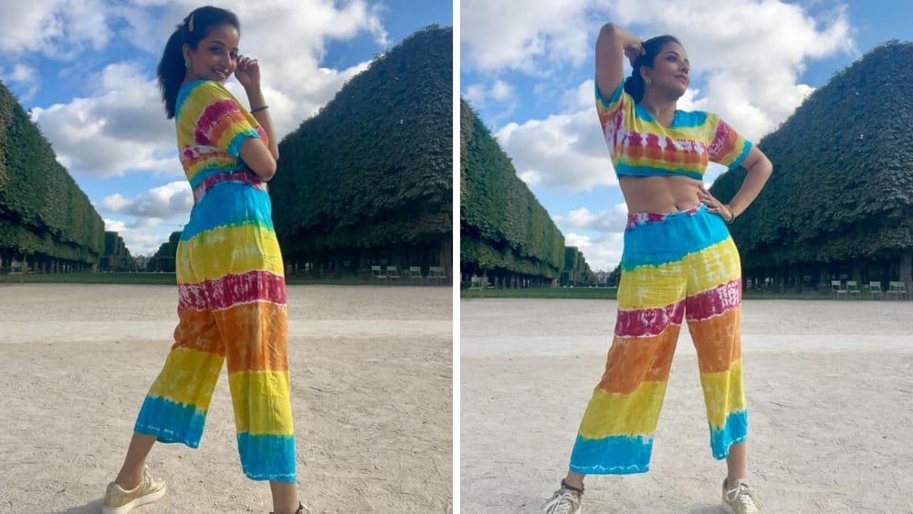 ਮੋਨਾਲੀਸਾ ਦਾ ਇਹ ਲੁੱਕ ਗਰਮੀਆਂ ਵਿੱਚ ਰੋਜ਼ਾਨਾ ਪਹਿਨਣ ਲਈ Perfect ਹੈ। ਉਨ੍ਹਾਂ ਨੇ ਨੀਲੇ, ਪੀਲੇ, ਸੰਤਰੀ ਅਤੇ ਗੁਲਾਬੀ-ਚਿੱਟੇ ਸੁਮੇਲ ਵਾਲਾ ਇੱਕ ਰੰਗੀਨ ਕੋਆਰਡੀਨੇਟ ਸੈੱਟ ਪਾਇਆ ਹੋਇਆ ਹੈ। ਅਦਾਕਾਰਾ ਨੇ ਇਸਦੇ ਨਾਲ ਸਨੀਕਰ ਪਹਿਨੇ ਹੋਏ ਹਨ। ਕੌਟਨ ਫੈਬਰਿਕ ਦੇ ਬਣੇ ਕੋ-ਆਰਡ ਸੈੱਟ ਵੀ ਕਾਫ਼ੀ ਟ੍ਰੈਂਡ ਵਿੱਚ ਹਨ।