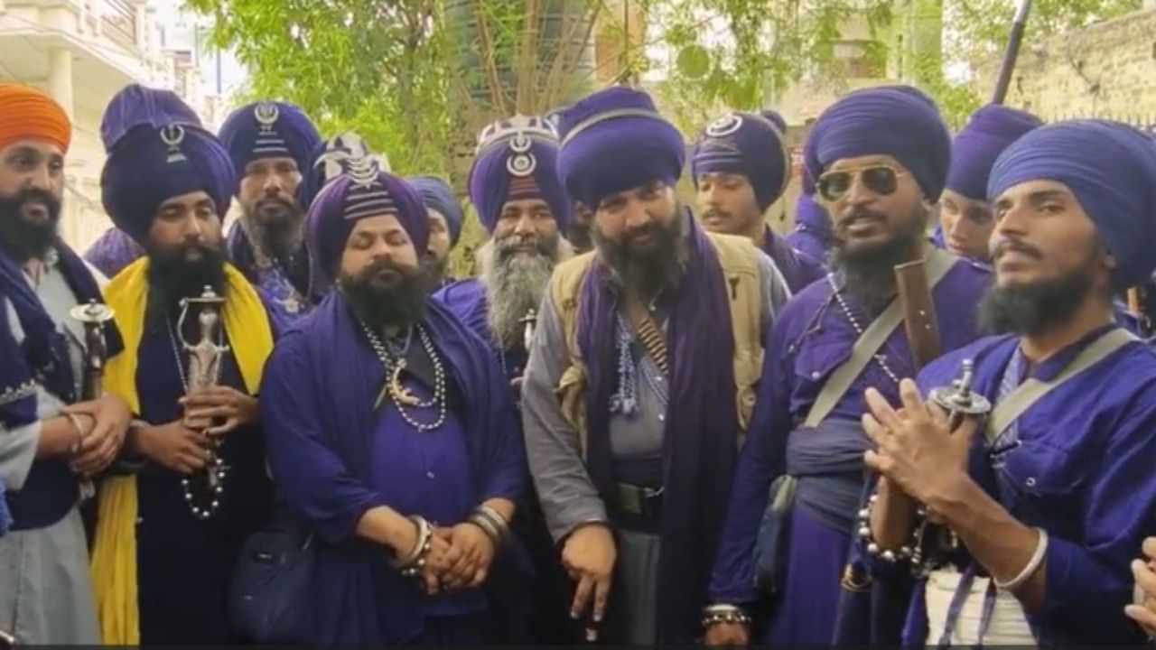 ਗਰੀਬ ਪਰਿਵਾਰ ਦੀ ਮਦਦ ਲਈ ਐਸਐਸਪੀ ਦਫ਼ਤਰ ਦੇ ਬਾਹਰ ਨਿਹੰਗਾਂ ਸਿੰਘਾਂ ਦਾ ਵਿਰੋਧ ਪ੍ਰਦਰਸ਼ਨ