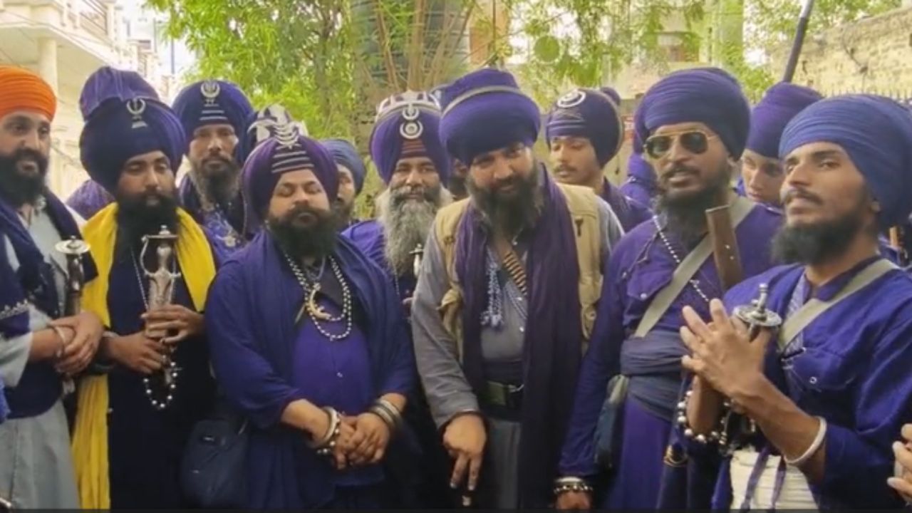 ਗਰੀਬ ਪਰਿਵਾਰ ਦੀ ਮਦਦ ਲਈ ਐਸਐਸਪੀ ਦਫ਼ਤਰ ਦੇ ਬਾਹਰ ਨਿਹੰਗਾਂ ਸਿੰਘਾਂ ਦਾ ਵਿਰੋਧ ਪ੍ਰਦਰਸ਼ਨ