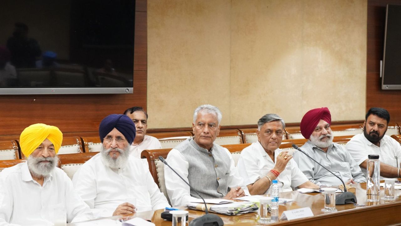 ਹਰਿਆਣਾ ਦੇ ਹੱਕ ਵਿੱਚ ਭੁਗਤੀ ਪੰਜਾਬ ਭਾਜਪਾ, ਆਲ ਪਾਰਟੀ ਮੀਟਿੰਗ ਵਿੱਚ ਰੱਖੀ ਇਹ ਮੰਗ ? ਹਰਿਆਣਾ ਦੇ ਹੱਕ ਵਿੱਚ ਭੁਗਤੀ ਪੰਜਾਬ ਭਾਜਪਾ, ਆਲ ਪਾਰਟੀ ਮੀਟਿੰਗ ਵਿੱਚ ਰੱਖੀ ਇਹ ਮੰਗ ?