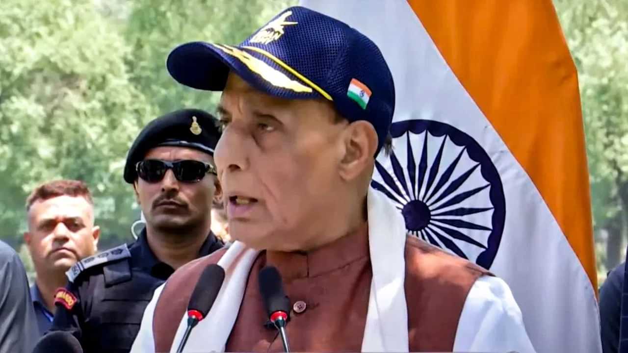 ਅੱਤਵਾਦੀ ਹਮਲੇ ਨੂੰ ਐਕਟ ਆਫ ਵਾਰ ਮੰਨਿਆ ਜਾਵੇਗਾ,  IAEA ਦੀ ਨਿਗਰਾਨੀ ਹੇਠ ਲਵੇ PAK ਦੇ ਪ੍ਰਮਾਣੂ ਹਥਿਆਰ... ਸ਼੍ਰੀਨਗਰ ਚ ਵਰ੍ਹੇ ਰਾਜਨਾਥ ਸਿੰਘ