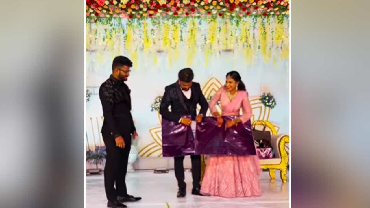 Viral: ਲਾੜੇ ਦੇ ਦੋਸਤ ਨੇ ਦਿੱਤਾ ਅਜਿਹਾ ਤੋਹਫ਼ਾ ਦੇਖ ਕੇ ਹੈਰਾਨ ਰਹਿ ਗਈ ਲਾੜੀ, ਲੋਕ ਬੋਲੇ- ਅਜਿਹਾ ਦੋਸਤ ਸਾਰਿਆਂ ਨੂੰ ਮਿਲੇ!