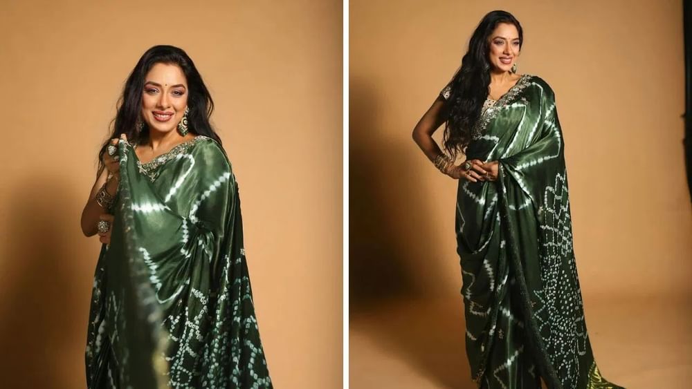 ਹਰਾ ਰੰਗ ਵੀ ਵਟ ਸਾਵਿਤਰੀ ਨੂੰ ਵਧੀਆ ਦਿੱਖ ਦੇਵੇਗਾ। ਅਨੁਪਮਾ ਵਾਂਗ, ਤੁਸੀਂ ਇਸ ਖਾਸ ਮੌਕੇ 'ਤੇ ਗੂੜ੍ਹੇ ਹਰੇ ਰੰਗ ਦੀ ਜੈਪੁਰੀ ਪ੍ਰਿੰਟ ਸਾੜੀ ਪਹਿਨ ਸਕਦੇ ਹੋ। ਅਦਾਕਾਰਾ ਦੁਆਰਾ ਪਹਿਨੀ ਗਈ ਸਾੜੀ ਦੇ ਕਿਨਾਰਿਆਂ 'ਤੇ ਸ਼ੀਸ਼ੇ ਦੀ ਕਢਾਈ ਕੀਤੀ ਗਈ ਹੈ ਅਤੇ ਇੱਕ ਕਰਵ ਡਿਜ਼ਾਈਨ ਬਣਾਇਆ ਗਿਆ ਹੈ। ਰੂਪਾਲੀ ਗਾਂਗੁਲੀ ਨੇ ਇਸ ਦੇ ਨਾਲ ਸ਼ੀਸ਼ੇ ਵਾਲਾ ਬਲਾਊਜ਼ ਪਾਇਆ ਹੋਇਆ ਹੈ। ਤੁਸੀਂ ਵੀ ਇਸ ਲੁੱਕ ਨੂੰ ਆਸਾਨੀ ਨਾਲ ਦੁਬਾਰਾ ਬਣਾ ਸਕਦੇ ਹੋ।