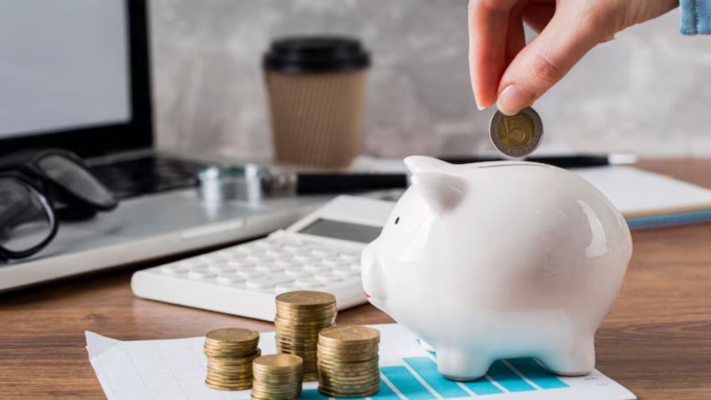 ਅਜਿਹੀ ਸਥਿਤੀ ਵਿੱਚ, ਜਦੋਂ ਤੁਸੀਂ ਮਿਊਚੁਅਲ ਫੰਡ ਵਿੱਚ ਹਰ ਮਹੀਨੇ 5 ਹਜ਼ਾਰ ਰੁਪਏ ਦੀ SIP ਕਰਦੇ ਹੋ, ਤਾਂ ਤੁਹਾਨੂੰ ਇਸ 'ਤੇ 15% ਸਾਲਾਨਾ ਰਿਟਰਨ ਮਿਲਦਾ ਹੈ, ਇਸ ਲਈ 22 ਸਾਲਾਂ ਬਾਅਦ ਤੁਸੀਂ ਕਰੋੜਪਤੀ ਬਣ ਜਾਓਗੇ। ਤੁਹਾਡੇ ਕੋਲ 1.03 ਕਰੋੜ ਰੁਪਏ ਹੋਣਗੇ ਅਤੇ 22 ਸਾਲਾਂ ਵਿੱਚ ਤੁਸੀਂ 13.20 ਲੱਖ ਰੁਪਏ ਜਮ੍ਹਾ ਕਰੋਗੇ।