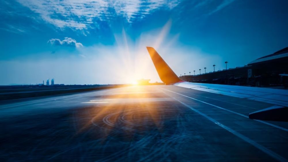 OCI ਕਾਰਡ ਲਈ ਕੌਣ ਅਰਜ਼ੀ ਦੇ ਸਕਦਾ ਹੈ ਅਤੇ ਕੌਣ ਨਹੀਂ? ਆਓ ਤੁਹਾਨੂੰ ਦੱਸਦੇ ਹਾਂ। ਓਵਰਸੀਜ਼ ਸਿਟੀਜ਼ਨ ਆਫ਼ ਇੰਡੀਆ (OCI) ਪੋਰਟਲ ਦੇ ਅਨੁਸਾਰ, ਭਾਰਤੀ ਮੂਲ ਦੇ ਵਿਅਕਤੀ (Person of Indian Origin) ਜਿਨ੍ਹਾਂ ਦੇ ਮਾਤਾ-ਪਿਤਾ, ਦਾਦਾ-ਦਾਦੀ, ਜਾਂ ਪੜਦਾਦਾ-ਪੜਦਾਦੀ ਭਾਰਤ ਦੇ ਨਾਗਰਿਕ ਸਨ ਅਤੇ 26 ਜਨਵਰੀ 1950 ਤੋਂ ਬਾਅਦ ਕਿਸੇ ਸਮੇਂ ਭਾਰਤੀ ਨਾਗਰਿਕ ਸਨ। ਬ੍ਰਿਟਿਸ਼ ਭਾਰਤ ਜਾਂ ਸੁਤੰਤਰ ਭਾਰਤ ਦੇ ਖੇਤਰ ਵਿੱਚ ਪੈਦਾ ਹੋਏ ਵਿਅਕਤੀ। ਭਾਰਤੀ ਨਾਗਰਿਕਾਂ ਦੇ ਬੱਚੇ/ਪੋਤੇ-ਪੋਤੀਆਂ। ਜੇਕਰ ਕੋਈ ਵਿਅਕਤੀ ਕਿਸੇ ਭਾਰਤੀ ਨਾਗਰਿਕ ਦਾ ਪੁੱਤਰ/ਧੀ ਜਾਂ ਪੋਤਾ/ਪੋਤੀ ਹੈ, ਤਾਂ ਉਹ ਵੀ ਅਰਜ਼ੀ ਦੇ ਸਕਦਾ ਹੈ।