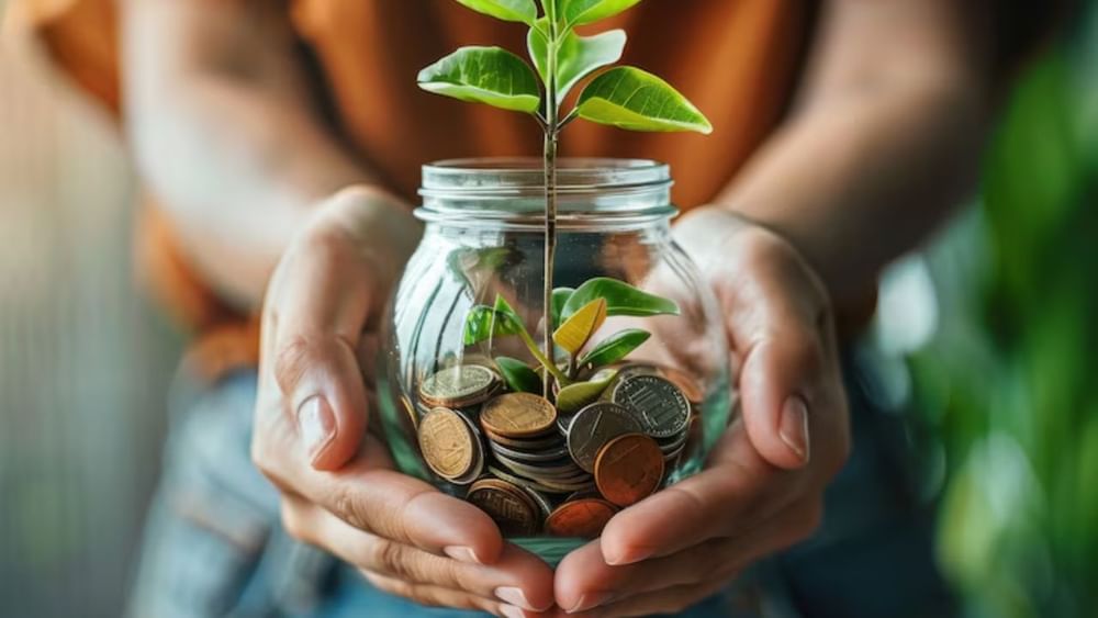 ਜੇਕਰ ਤੁਸੀਂ ਹਰ ਮਹੀਨੇ 5 ਹਜ਼ਾਰ ਰੁਪਏ ਦਾ ਨਿਵੇਸ਼ ਕਰਦੇ ਹੋ ਅਤੇ ਇਸਨੂੰ 10 ਪ੍ਰਤੀਸ਼ਤ ਵਧਾਉਂਦੇ ਹੋ, ਤਾਂ ਤੁਹਾਨੂੰ 15 ਪ੍ਰਤੀਸ਼ਤ ਸਾਲਾਨਾ ਰਿਟਰਨ ਮਿਲਦਾ ਹੈ ਅਤੇ 20 ਸਾਲਾਂ ਬਾਅਦ ਤੁਹਾਨੂੰ 1,39,18,156 ਰੁਪਏ ਮਿਲਣਗੇ। ਇਸ ਸਮੇਂ ਦੌਰਾਨ, ਤੁਸੀਂ ਕੁੱਲ 34,36,500 ਰੁਪਏ ਦਾ ਨਿਵੇਸ਼ ਕਰੋਗੇ। ਦੱਸ ਦਈਏ ਕਿ ਇਹ ਸਿਰਫ਼ 5 ਹਜ਼ਾਰ ਦੇ ਹਿਸਾਬ ਨਾਲ Calculate ਕੀਤਾ ਗਿਆ ਹੈ।