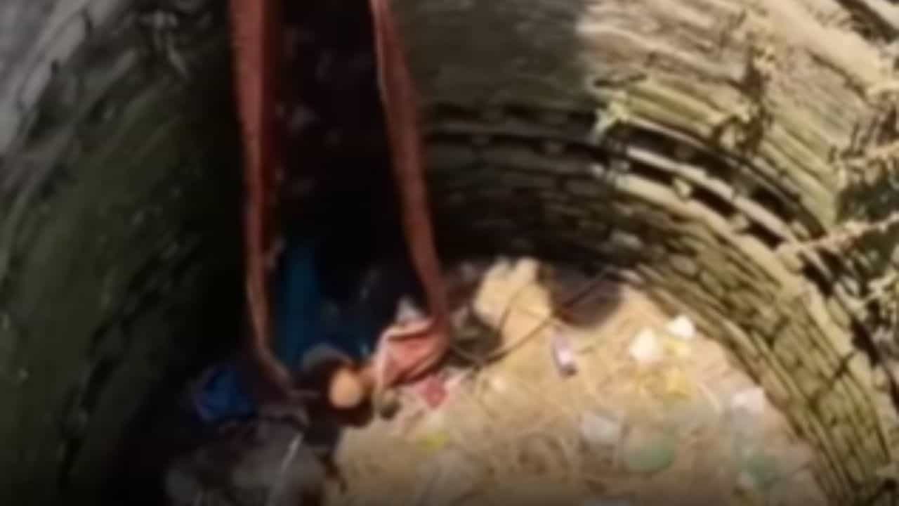 Viral Video: ਖੂਹ ਵਿੱਚ ਡਿੱਗੀ Ball ਨੂੰ ਕੱਢਣ ਲਈ ਮੁੰਡਿਆਂ ਨੇ ਲਗਾਇਆ ਗਜਬ ਦਾ ਜੁਗਾੜ, ਸਾੜੀ ਦੇ Unique ਇਸਤੇਮਾਲ ਨੇ ਕੀਤਾ ਸਭ ਨੂੰ ਹੈਰਾਨ