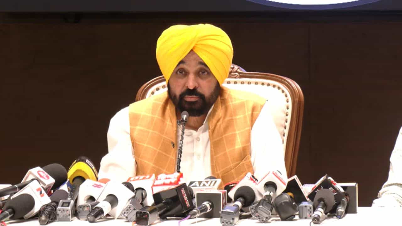 ਕੀ ਇਹ ਵਨ ਨੇਸ਼ਨ, ਵਨ ਹਸਬੈਂਡ ਯੋਜਨਾ ਹੈ? ਆਪਸ਼੍ਰੇਨ ਸਿੰਦੂਰ ਦੇ ਸਿਆਸੀਕਰਨ ਤੇ ਸੀਐਮ ਮਾਨ ਦਾ ਨਿਸ਼ਾਨਾ ਕੀ ਇਹ ਵਨ ਨੇਸ਼ਨ, ਵਨ ਹਸਬੈਂਡ ਯੋਜਨਾ ਹੈ? ਆਪਸ਼੍ਰੇਨ ਸਿੰਦੂਰ ਦੇ ਸਿਆਸੀਕਰਨ ਤੇ ਸੀਐਮ ਮਾਨ ਦਾ ਨਿਸ਼ਾਨਾ