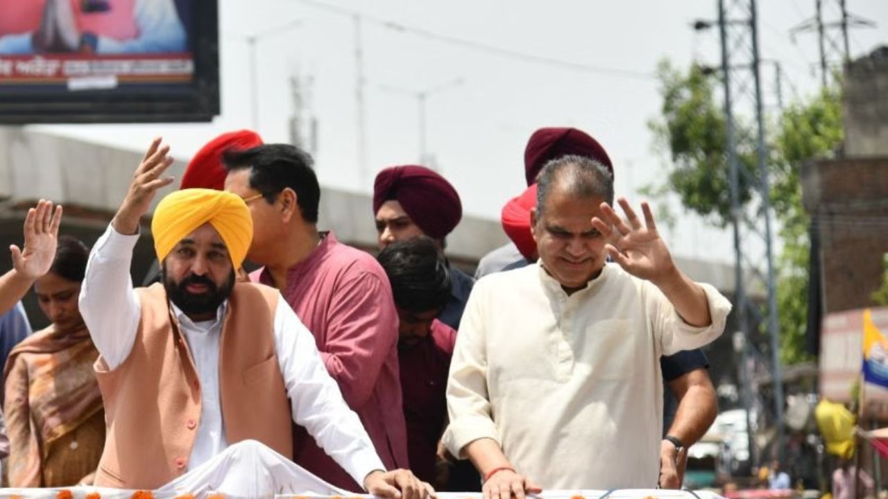ਲੁਧਿਆਣਾ ‘ਚ ਸੀਐਮ ਮਾਨ ਕਰਨਗੇ ਰੋਡ ਸ਼ੋਅ, ਸੰਜੀਵ ਅਰੋੜਾ ਦੀ ਜਿੱਤ ਤੋਂ ਬਾਅਦ ਲੋਕਾਂ ਦਾ ਕਰਨਗੇ ਧੰਨਵਾਦ ਲੁਧਿਆਣਾ ‘ਚ ਸੀਐਮ ਮਾਨ ਕਰਨਗੇ ਰੋਡ ਸ਼ੋਅ, ਸੰਜੀਵ ਅਰੋੜਾ ਦੀ ਜਿੱਤ ਤੋਂ ਬਾਅਦ ਲੋਕਾਂ ਦਾ ਕਰਨਗੇ ਧੰਨਵਾਦ