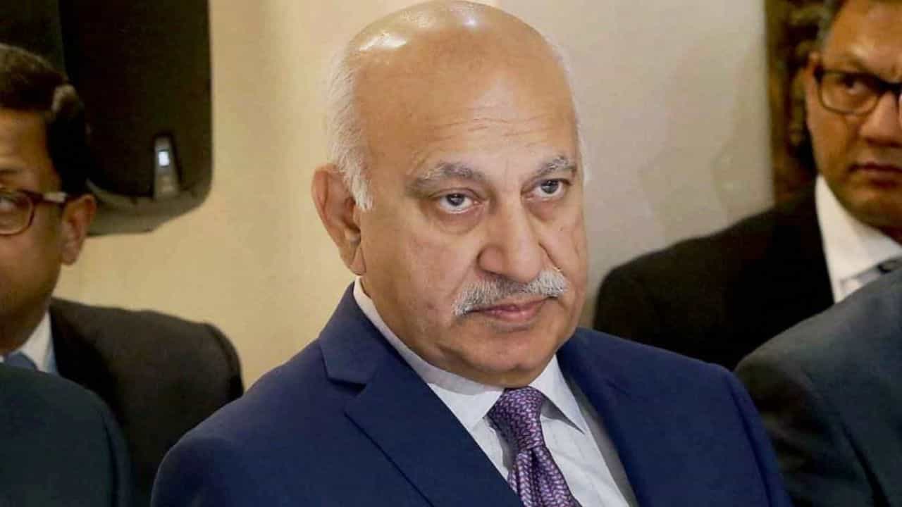 ਭਾਰਤੀ ਫੌਜ ਪਿੱਛੇ ਨਹੀਂ ਹਟੇਗੀ... ਜਦੋਂ ਮਾਊਂਟਬੈਟਨ ਨੇ ਗਾਂਧੀ ਨੂੰ ਦੇਖ ਕੇ ਕਿਹਾ- ਇਹ ਅਹਿੰਸਾ ਦਾ ਬੰਦਾ ਅੱਜ ਚਰਚਿਲ ਵਰਗਾ ਲੱਗ ਰਿਹਾ ਹੈ