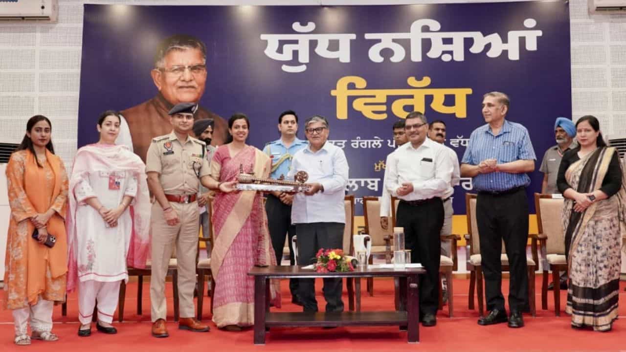 ਸੂਬੇ ਚ ਨਸ਼ਿਆਂ ਵਿਰੁੱਧ ਬਣ ਰਹੀ ਜਨਤਕ ਲਹਿਰ, ਰਾਜਪਾਲ ਗੁਲਾਬ ਚੰਦ ਕਟਾਰੀਆ ਨੇ ਪੰਜਾਬ ਸਰਕਾਰ ਦੀ ਕੀਤੀ ਸ਼ਲਾਘਾ