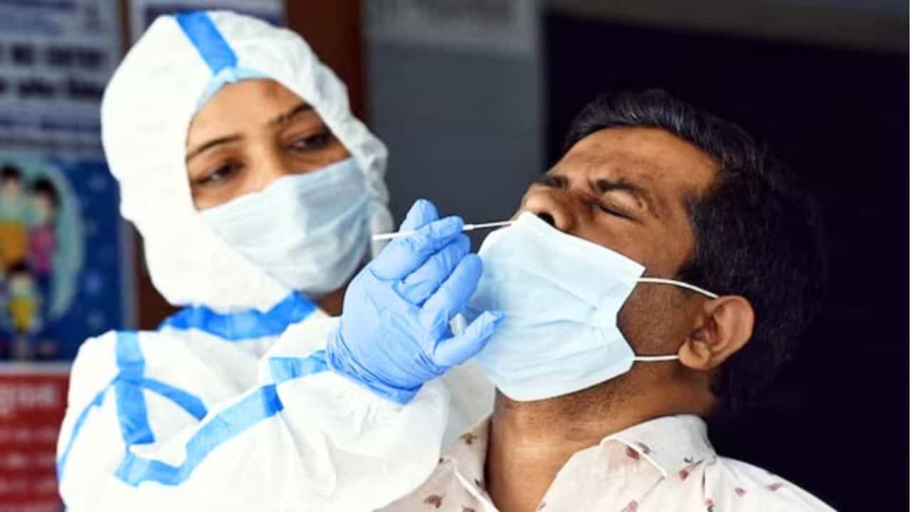 ਕੋਰੋਨਾ ਪਸਾਰ ਰਿਹਾ ਆਪਣੇ ਪੈਰ, ਦਿੱਲੀ ਸਮੇਤ ਇਨ੍ਹਾਂ ਰਾਜਾਂ ਵਿੱਚ 4 ਲੋਕਾਂ ਦੀ ਮੌਤ, ਜਾਣੋਂ ਕਿੰਨੇ ਆਏ ਨਵੇਂ ਮਾਮਲੇ