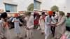 ਜ਼ਰਦਾ ਖ਼ਰੀਦਦਾ ਫੜਿਆ ਗਿਆ SGPC ਦਾ ਕਰਮਚਾਰੀ, ਕਮੇਟੀ ਨੇ ਕੀਤੀ ਕਾਰਵਾਈ ਜ਼ਰਦਾ ਖ਼ਰੀਦਦਾ ਫੜਿਆ ਗਿਆ SGPC ਦਾ ਕਰਮਚਾਰੀ, ਕਮੇਟੀ ਨੇ ਕੀਤੀ ਕਾਰਵਾਈ...