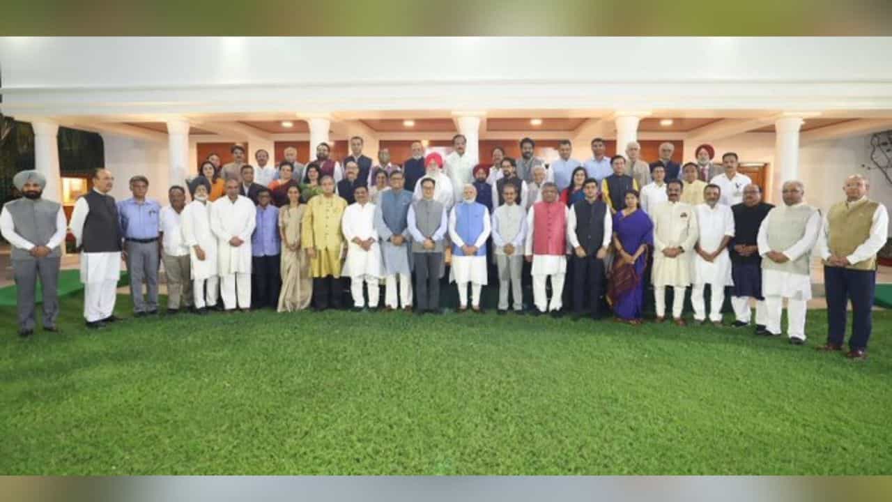 AAP ਐਮਪੀ ਅਸ਼ੋਕ ਮਿੱਤਲ ਦੀ PM ਮੋਦੀ ਨਾਲ ਮੁਲਾਕਾਤ, ਕਿਹਾ- ਅੱਤਵਾਦ ਵਿਰੁੱਧ ਦੇਸ਼ ਦਾ ਪੱਖ ਰੱਖਣ ਦਿੱਤਾ, ਮੇਰੇ ਲਈ ਮਾਣ ਵਾਲੀ ਗੱਲ