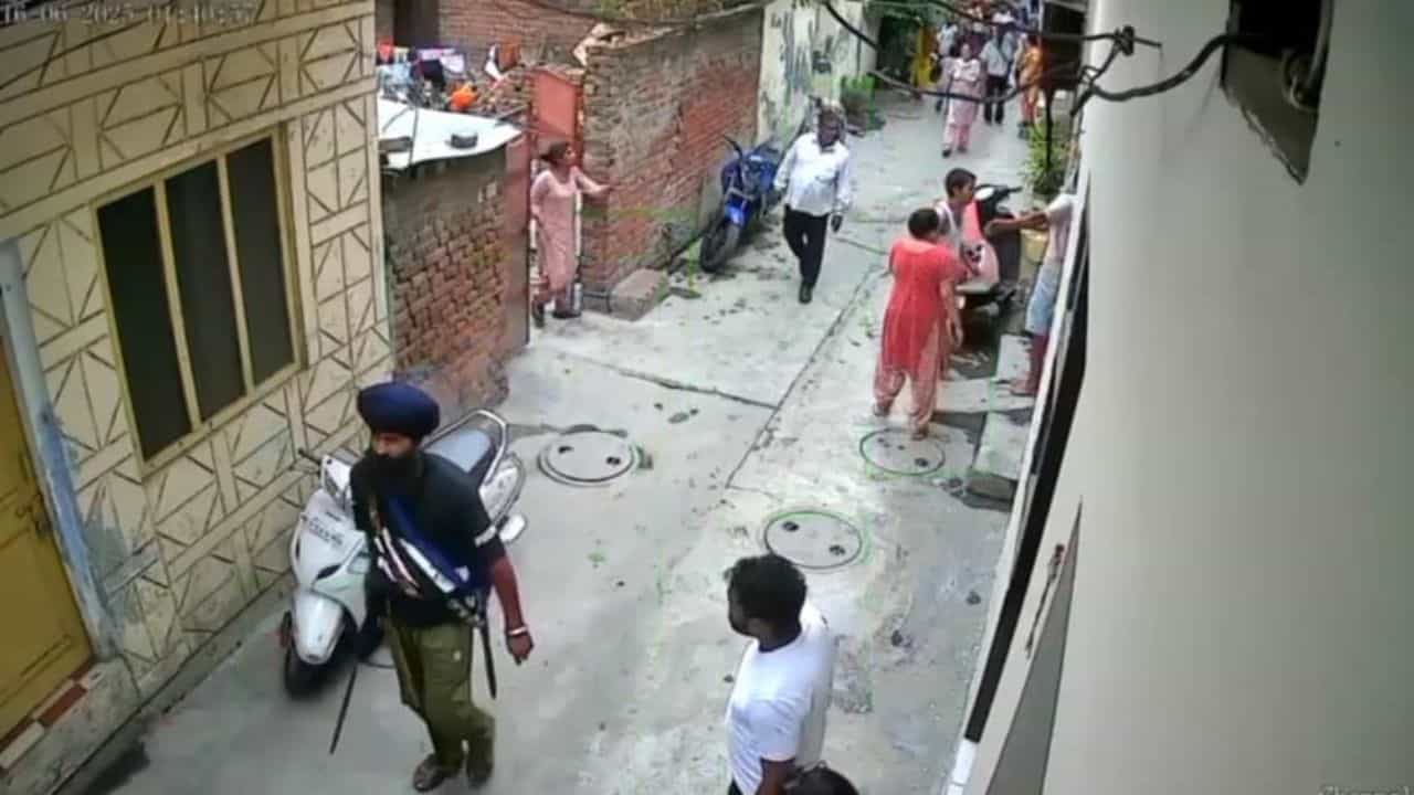 ਮੰਡੀ ਗੋਬਿੰਦਗੜ੍ਹ ਚ ਨਿਹੰਗ ਸਿੰਘ ਦਾ ਬਾਣਾ ਪਾਏ ਸ਼ਖ਼ਸ ਨੇ ਵੱਢਿਆ ਨੌਜਵਾਨ ਦਾ ਹੱਥ, ਹੋਇਆ ਫਰਾਰ