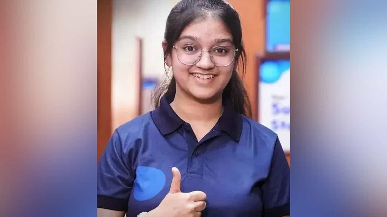 NEET UG 2025 Topper Story: ਕੌਣ ਹੈ ਅਵਿਕਾ ਅਗਰਵਾਲ? NEET UG ਵਿੱਚ 5ਵਾਂ ਰੈਂਕ ਪ੍ਰਾਪਤ, ਜਾਣੋ ਕਿਵੇਂ ਕੀਤੀ ਤਿਆਰੀ