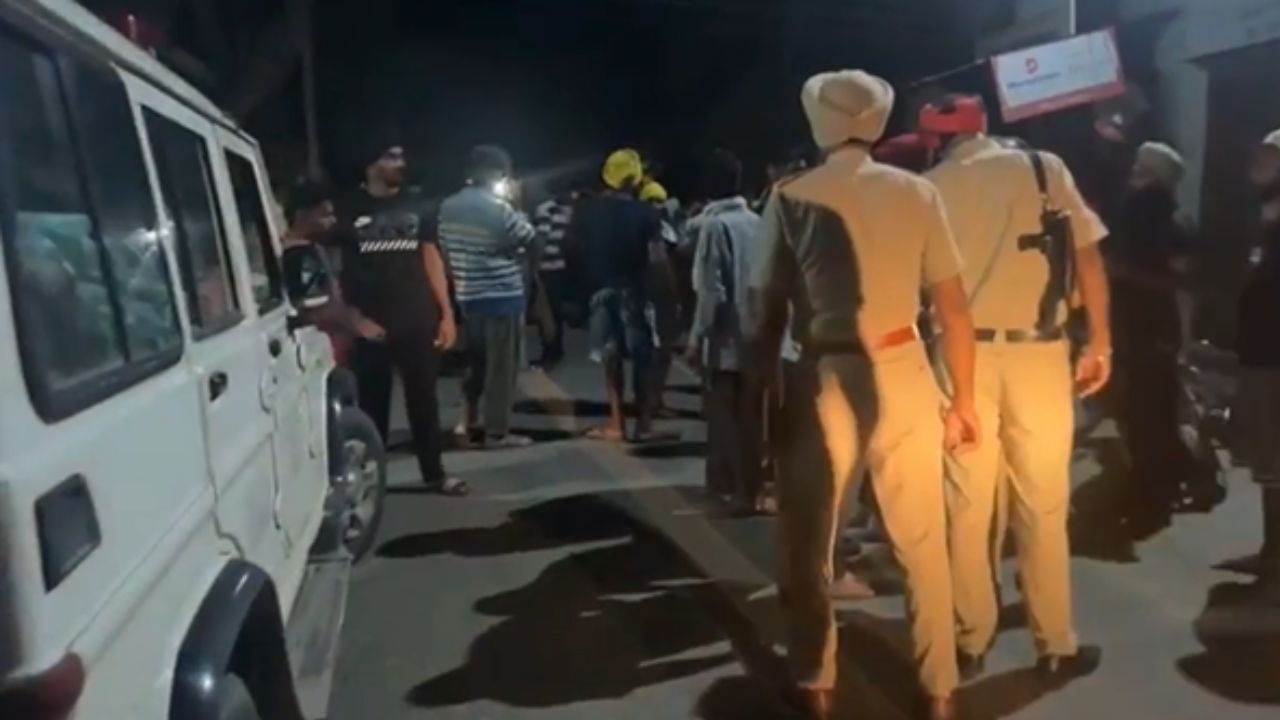 ਨਵਾਂਸ਼ਹਿਰ ‘ਚ ਗੋਲੀਆਂ ਮਾਰ ਕੇ ਨੌਜਵਾਨ ਦਾ ਕਤਲ, ਦਹਿਸ਼ਤ ਦਾ ਮਾਹੌਲ ਨਵਾਂਸ਼ਹਿਰ ‘ਚ ਗੋਲੀਆਂ ਮਾਰ ਕੇ ਨੌਜਵਾਨ ਦਾ ਕਤਲ, ਦਹਿਸ਼ਤ ਦਾ ਮਾਹੌਲ