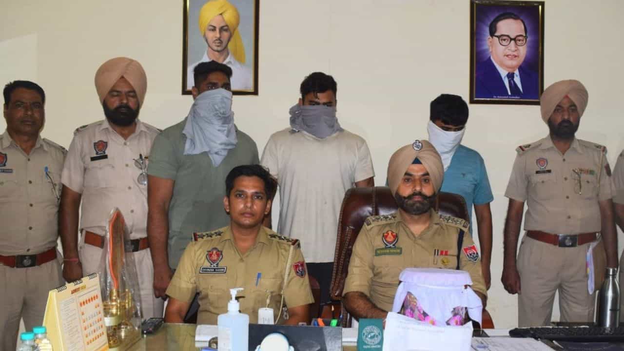 ਪਠਾਨਕੋਟ ਚ ਪੁਲਿਸ ਨੇ ਕਸਿਆ ਬਦਮਾਸ਼ਾਂ ਤੇ ਸ਼ਿਕੰਜਾ, ਡਰੱਗ ਤੇ ਪਿਸਤੌਲ ਸਮੇਤ 3 ਕਾਬੂ ਪਠਾਨਕੋਟ ਚ ਪੁਲਿਸ ਨੇ ਕਸਿਆ ਬਦਮਾਸ਼ਾਂ ਤੇ ਸ਼ਿਕੰਜਾ, ਡਰੱਗ ਤੇ ਪਿਸਤੌਲ ਸਮੇਤ 3 ਕਾਬੂ