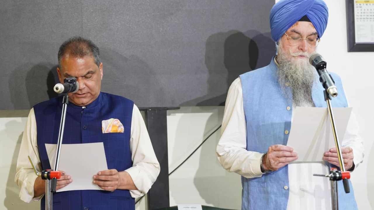 ਸੰਜੀਵ ਅਰੋੜਾ ਨੇ ਵਿਧਾਇਕ ਵਜੋਂ ਚੁੱਕੀ ਸਹੁੰ, ਬੋਲੇ- ਸੂਬੇ ਲਈ ਵੱਧ ਤੋਂ ਵੱਧ ਕੰਮ ਕਰਾਂਗਾ ਸੰਜੀਵ ਅਰੋੜਾ ਨੇ ਵਿਧਾਇਕ ਵਜੋਂ ਚੁੱਕੀ ਸਹੁੰ, ਬੋਲੇ- ਸੂਬੇ ਲਈ ਵੱਧ ਤੋਂ ਵੱਧ ਕੰਮ ਕਰਾਂਗਾ