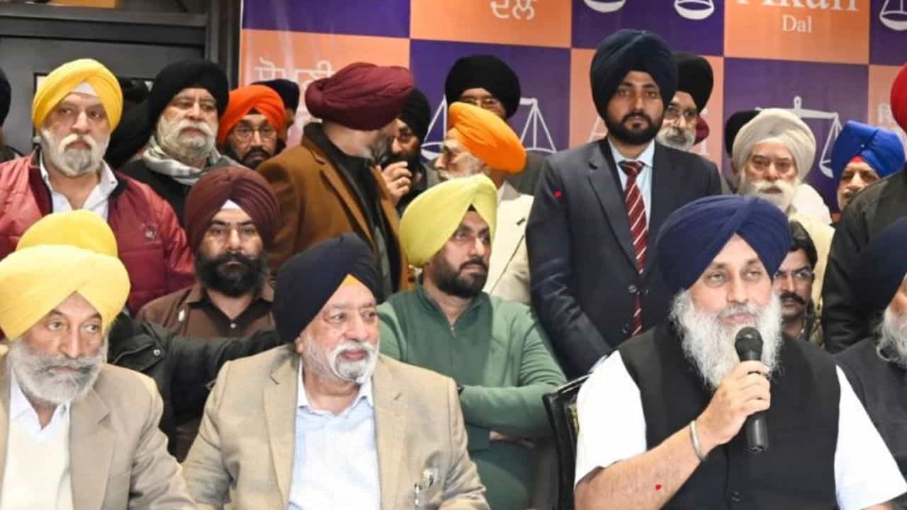 ਚੰਡੀਗੜ੍ਹ ਚ ਸ਼੍ਰੋਮਣੀ ਅਕਾਲੀ ਦਲ ਦੀ ਕੋਰ ਕਮੇਟੀ ਦੀ ਬੈਠਕ ਅੱਜ, ਸੁਖਬੀਰ ਬਾਦਲ ਕਰਨਗੇ ਪ੍ਰਧਾਨਗੀ ਚੰਡੀਗੜ੍ਹ ਚ ਸ਼੍ਰੋਮਣੀ ਅਕਾਲੀ ਦਲ ਦੀ ਕੋਰ ਕਮੇਟੀ ਦੀ ਬੈਠਕ ਅੱਜ, ਸੁਖਬੀਰ ਬਾਦਲ ਕਰਨਗੇ ਪ੍ਰਧਾਨਗੀ