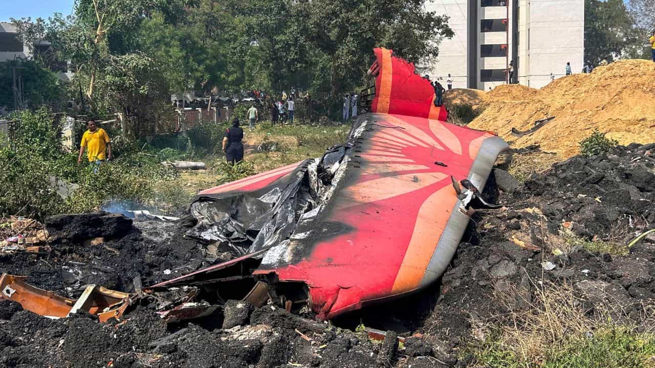 ਟੇਕਆਫ ਤੋਂ ਤੁਰੰਤ ਬਾਅਦ ਕਿਉਂ ਬੰਦ ਹੋ ਗਏ ਦੋਵੇਂ ਇੰਜਣ? ਏਅਰ ਇੰਡੀਆ ਜਹਾਜ਼ ਹਾਦਸੇ ਚ ਹੈਰਾਨ ਕਰਨ ਵਾਲੇ ਖੁਲਾਸੇ