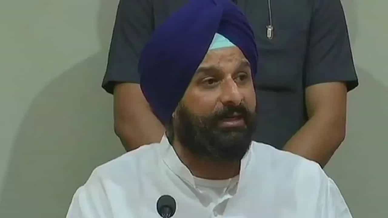 ਬਿਕਰਮ ਮਜੀਠੀਆ ਦਾ ਨਾਮ ਪਹਿਲੀ ਵਾਰ ਡਰੱਗਜ਼ ਮਾਮਲੇ ਵਿੱਚ ਕਿਵੇਂ ਆਇਆ, ਕਾਂਗਰਸ ਸਰਕਾਰ ਵੇਲੇ ਉਹ ਜੇਲ੍ਹ ਕਿਵੇਂ ਗਏ? ਜਾਣੋਂ ਪੂਰੀ ਕਹਾਣੀ.. ਬਿਕਰਮ ਮਜੀਠੀਆ ਦਾ ਨਾਮ ਪਹਿਲੀ ਵਾਰ ਡਰੱਗਜ਼ ਮਾਮਲੇ ਵਿੱਚ ਕਿਵੇਂ ਆਇਆ, ਕਾਂਗਰਸ ਸਰਕਾਰ ਵੇਲੇ ਉਹ ਜੇਲ੍ਹ ਕਿਵੇਂ ਗਏ? ਜਾਣੋਂ ਪੂਰੀ ਕਹਾਣੀ..