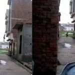 OMG: ਪਤੀ ਦੇ ਆਉਂਦੇ ਹੀ Girlfriend ਦੀ ਬਾਲਕੋਨੀ ਤੋਂ ਕੁੱਦ ਗਿਆ Boyfriend, ਗੁਆਂਢੀ ਨੇ ਕੈਮਰੇ ‘ਚ ਰਿਕਾਰਡ ਕੀਤੀ ਹਰਕਤ OMG: ਪਤੀ ਦੇ ਆਉਂਦੇ ਹੀ Girlfriend ਦੀ ਬਾਲਕੋਨੀ ਤੋਂ ਕੁੱਦ ਗਿਆ Boyfriend, ਗੁਆਂਢੀ ਨੇ ਕੈਮਰੇ ‘ਚ ਰਿਕਾਰਡ ਕੀਤੀ ਹਰਕਤ