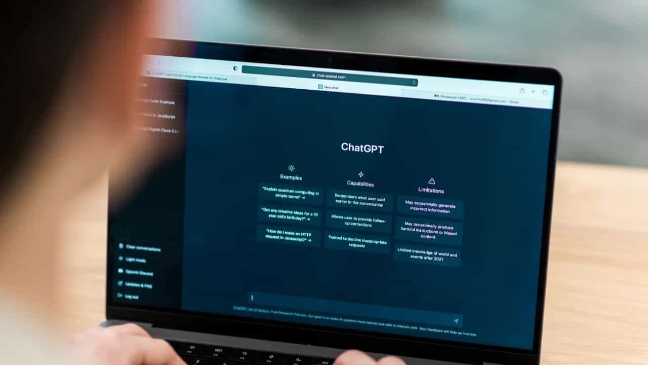 ਸਾਵਧਾਨ: ChatGPT ਬਣਾ ਰਿਹਾ ਇਨਸਾਨਾਂ ਨੂੰ ਮੂਰਖ, ਸਟਡੀ ਵਿੱਚ ਹੋਇਆ ਹੈਰਾਨ ਕਰਨ ਵਾਲਾ ਖੁਲਾਸਾ ਸਾਵਧਾਨ: ChatGPT ਬਣਾ ਰਿਹਾ ਇਨਸਾਨਾਂ ਨੂੰ ਮੂਰਖ, ਸਟਡੀ ਵਿੱਚ ਹੋਇਆ ਹੈਰਾਨ ਕਰਨ ਵਾਲਾ ਖੁਲਾਸਾ