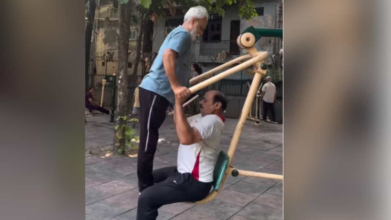 ਪਾਰਕ ਚ ਟੂ-ਇਨ-ਵਨ Workout ਕਰਦੇ ਦਿਖੇ 2 ਬਜ਼ੁਰਗ Best friends, ਵਾਇਰਲ ਹੋ ਰਹੀ VIDEO ਪਾਰਕ ਚ ਟੂ-ਇਨ-ਵਨ Workout ਕਰਦੇ ਦਿਖੇ 2 ਬਜ਼ੁਰਗ Best friends, ਵਾਇਰਲ ਹੋ ਰਹੀ VIDEO