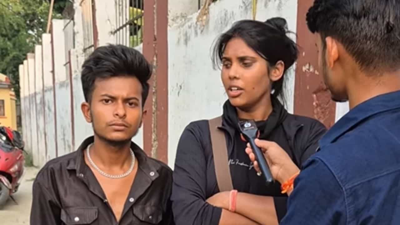 ਕੁੜੀ ਨੇ ਮੁੰਡੇ ਦੀ ਭਰੀ ਮਾਂਗ, ਵਿਆਹ ਦਾ ਇਹ ਅੰਦਾਜ਼ ਕਰ ਦੇਵੇਗਾ ਹੈਰਾਨ! ਅਨੋਖੀ ਹੈ Love Story ਕੁੜੀ ਨੇ ਮੁੰਡੇ ਦੀ ਭਰੀ ਮਾਂਗ, ਵਿਆਹ ਦਾ ਇਹ ਅੰਦਾਜ਼ ਕਰ ਦੇਵੇਗਾ ਹੈਰਾਨ! ਅਨੋਖੀ ਹੈ Love Story