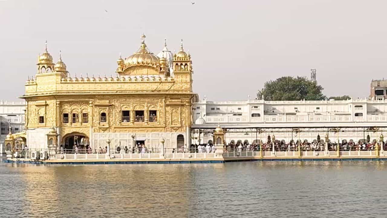 ਗੋਲਡਨ ਟੈਂਪਲ ਚ ਧਮਾਕੇ ਦੀ ਧਮਕੀ, ਪੁਲਿਸ ਨੇ ਸਾਰੇ ਇਲਾਕੇ ਦੀ ਕੀਤੀ ਘੇਰਾਬੰਦੀ