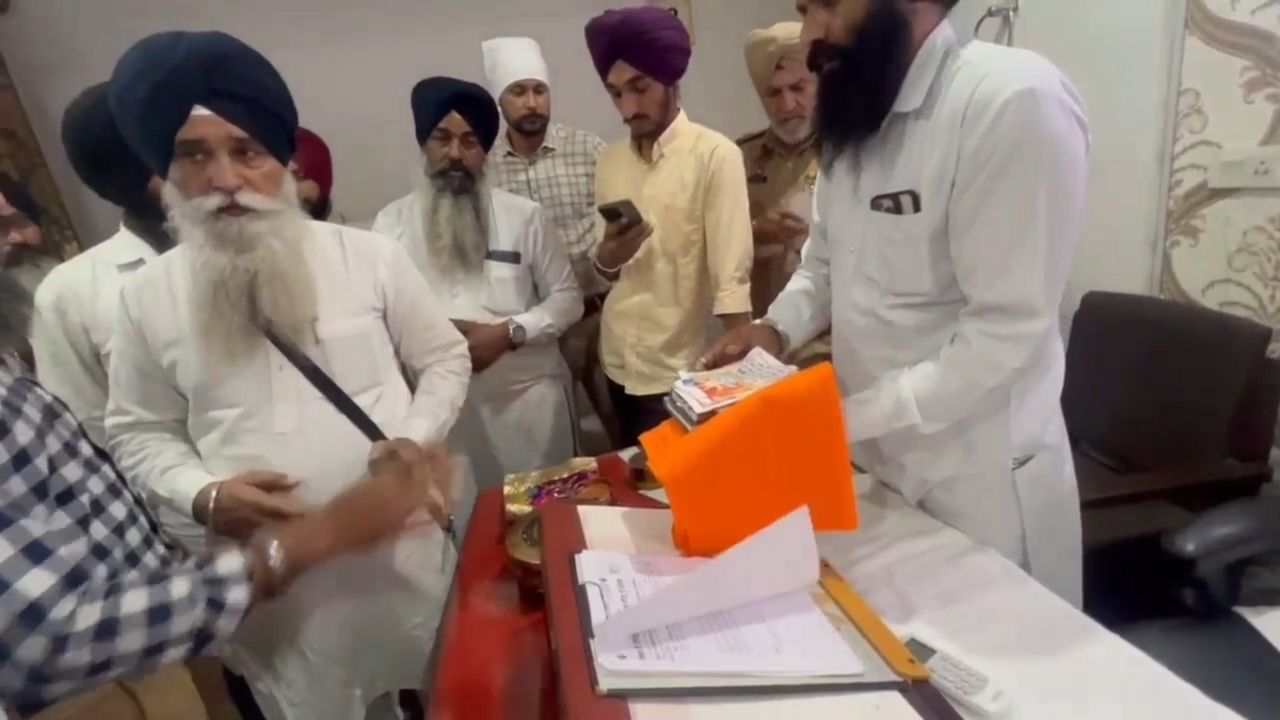 ਸੱਚਖੰਡ ਸ੍ਰੀ ਦਰਬਾਰ ਸਾਹਿਬ ਬਾਹਰ ਗੁਟਕਾ ਸਾਹਿਬ ਦੀ ਬੇਅਦਬੀ, ਆਪ੍ਰੇਸ਼ਨ ਬਲੂ ਸਟਾਰ ਵਰ੍ਹੇਗੰਢ ਨੂੰ ਲੈ ਕੇ ਸਖ਼ਤ ਹਨ ਪ੍ਰਬੰਧ