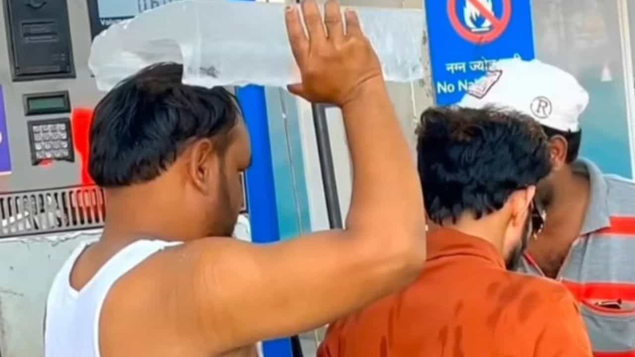 Viral Video: ਗਰਮੀ ਤੋਂ ਰਾਹਤ ਪਾਉਣ ਲਈ ਅੰਕਲ ਨੇ ਅਪਣਾਇਆ ਸ਼ਾਨਦਾਰ ਤਰੀਕਾ, ਫੋਟੋ ਸੋਸ਼ਲ ਮੀਡੀਆ ਤੇ ਹੋ ਰਹੀ ਵਾਇਰਲ