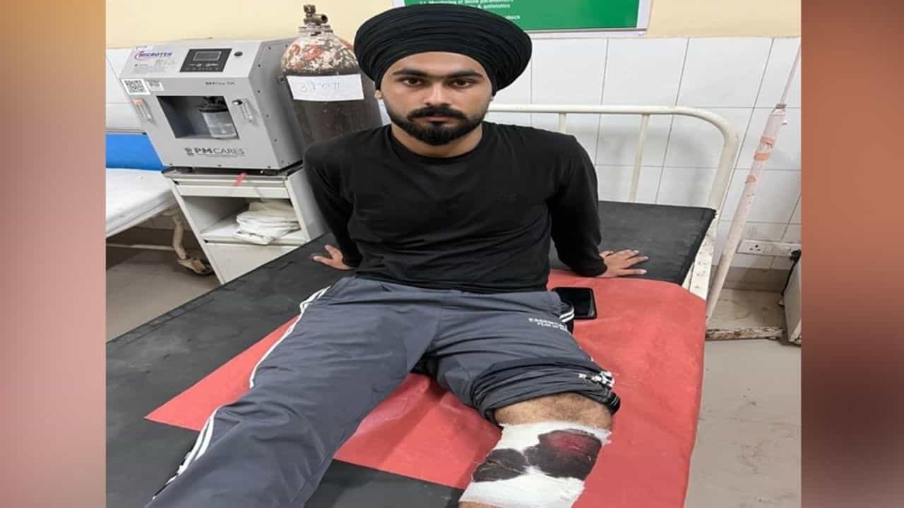 ਜਲੰਧਰ ਚ ASI ਦੇ ਪੁੱਤਰ ਨੂੰ ਲੱਗੀ ਗੋਲੀ, ਪਿਤਾ ਨੂੰ ਜਾਨੋਂ ਮਾਰਨ ਦੀ ਦੇਣ ਆਈ ਸੀ ਧਮਕੀ, ਚਲਾਈਆਂ ਗੋਲੀਆਂ ਜਲੰਧਰ ਚ ASI ਦੇ ਪੁੱਤਰ ਨੂੰ ਲੱਗੀ ਗੋਲੀ, ਪਿਤਾ ਨੂੰ ਜਾਨੋਂ ਮਾਰਨ ਦੀ ਦੇਣ ਆਈ ਸੀ ਧਮਕੀ, ਚਲਾਈਆਂ ਗੋਲੀਆਂ