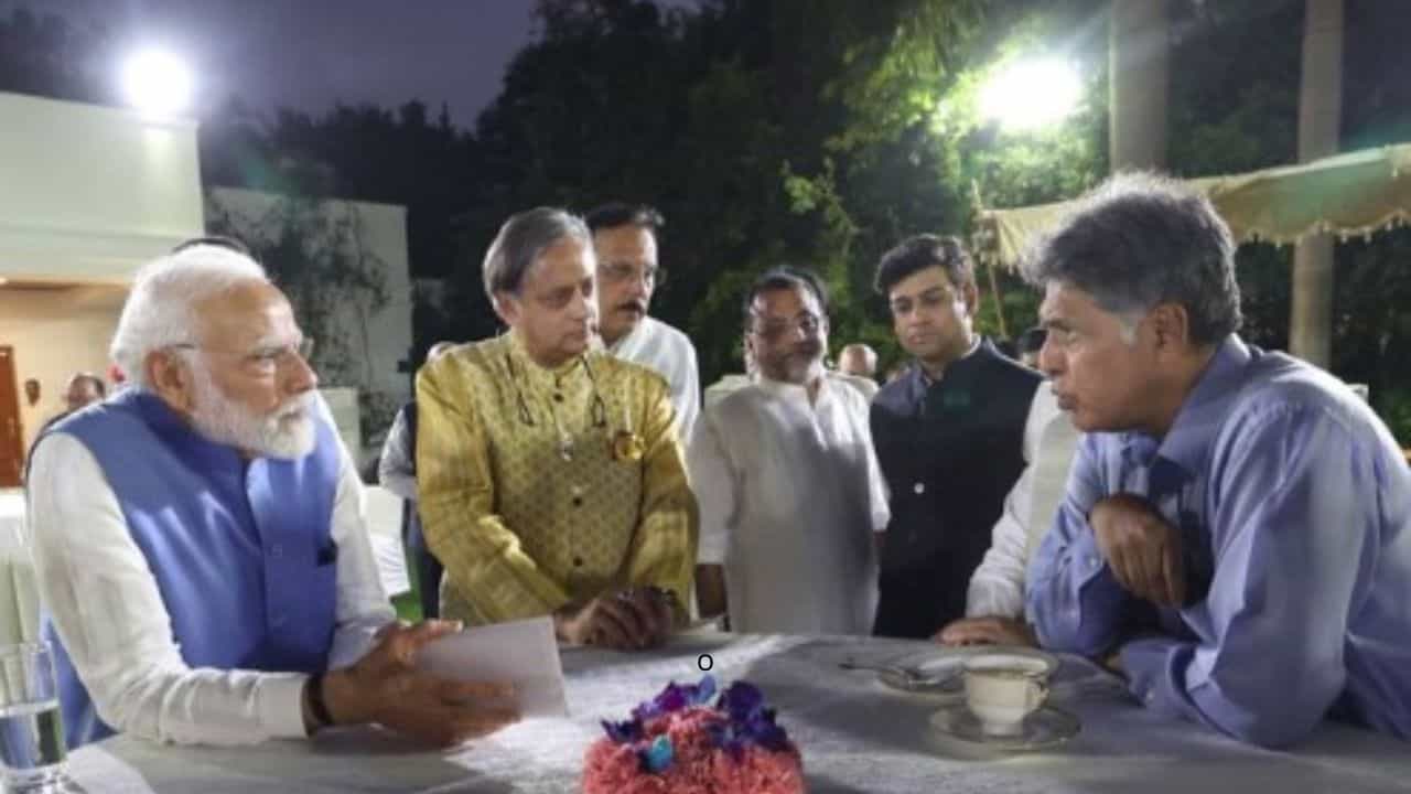 ਪ੍ਰਧਾਨ ਮੰਤਰੀ ਮੋਦੀ ਨਾਲ ਚੰਡੀਗੜ੍ਹ ਦੇ ਸੰਸਦ ਮੈਂਬਰ ਮਨੀਸ਼ ਤਿਵਾੜੀ ਨੇ ਕੀਤੀ ਮੁਲਾਕਾਤ: ਕਿਹਾ- ਅੱਤਵਾਦ ਸਾਡੀ ਹੋਂਦ ਲਈ ਇੱਕ ਗੰਭੀਰ ਚੁਣੌਤੀ ਪ੍ਰਧਾਨ ਮੰਤਰੀ ਮੋਦੀ ਨਾਲ ਚੰਡੀਗੜ੍ਹ ਦੇ ਸੰਸਦ ਮੈਂਬਰ ਮਨੀਸ਼ ਤਿਵਾੜੀ ਨੇ ਕੀਤੀ ਮੁਲਾਕਾਤ: ਕਿਹਾ- ਅੱਤਵਾਦ ਸਾਡੀ ਹੋਂਦ ਲਈ ਇੱਕ ਗੰਭੀਰ ਚੁਣੌਤੀ